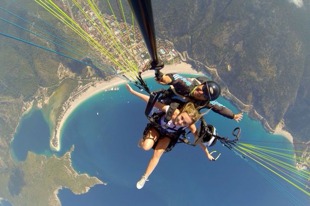 PAY-Lauren-Newell-sky-dive-selfies