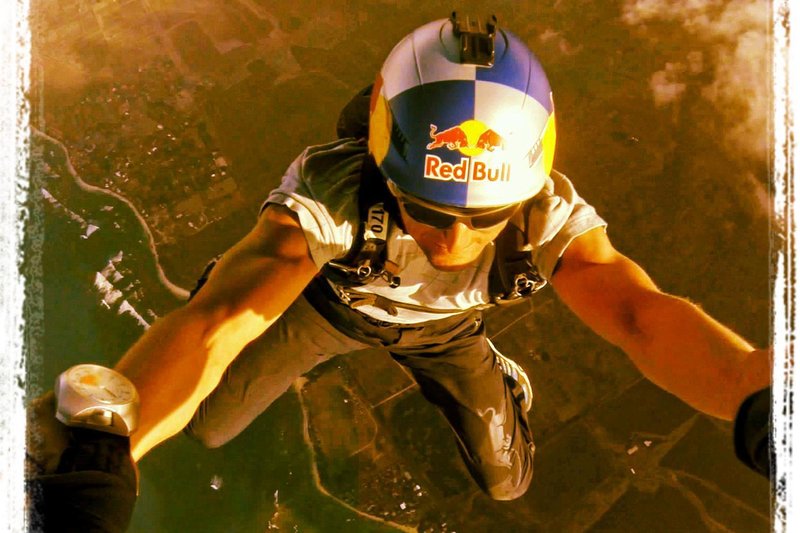 veso-ovcharov-selfie-skydive